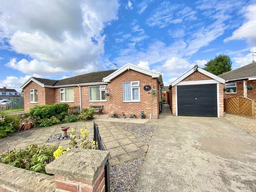 Mill Falls, Driffield 2 bed semidetached bungalow £185,000