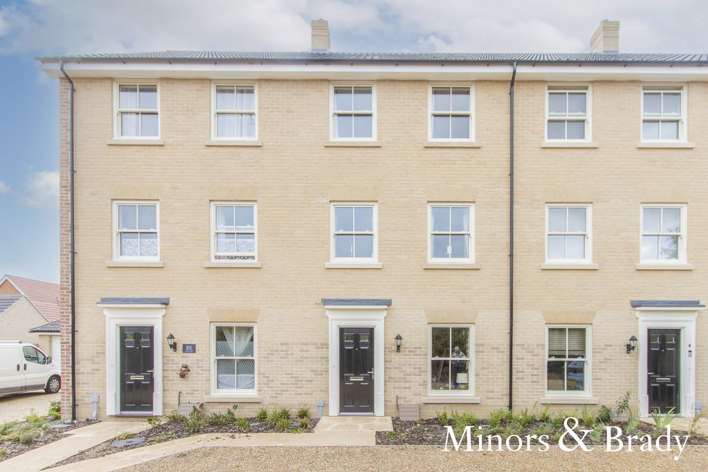 Petrel Close, Sprowston 3 bed townhouse for sale £325,000