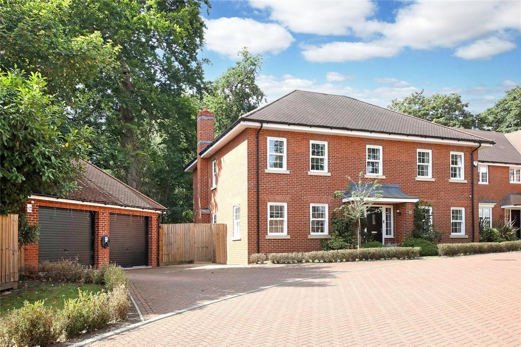 Drummond Crescent, Chalfont St.... 5 bed detached house £1,750,000