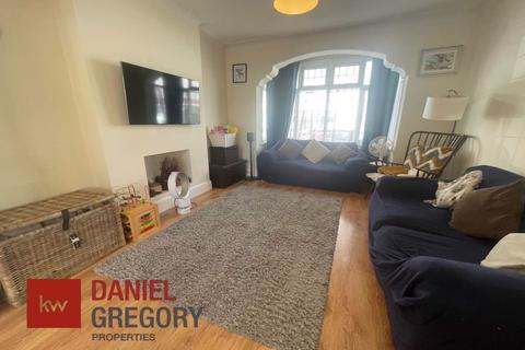 3 bedroom detached house to rent - Leighton Avenue, Leigh-on-Sea, Essex