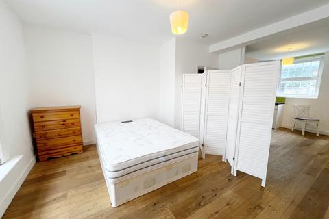 Studio to rent, New Cross Road,  New Cross, SE14