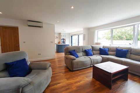 1 Mitchelldean, Peacehaven, BN10 8EF
