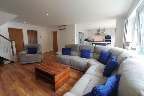 1 Mitchelldean, Peacehaven, BN10 8EF
