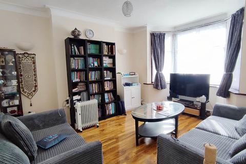 3 bedroom terraced house to rent, Sheringham Avenue, Manor Park, E12