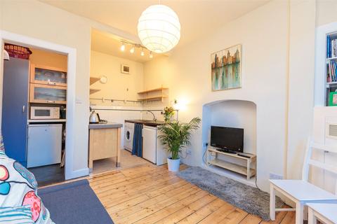 2 bedroom flat to rent, Thorntree Street, Edinburgh, EH6