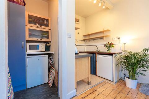 2 bedroom flat to rent, Thorntree Street, Edinburgh, EH6