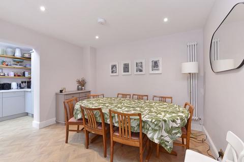 Camelias Rowly Drive, Cranleigh, GU6 8PN