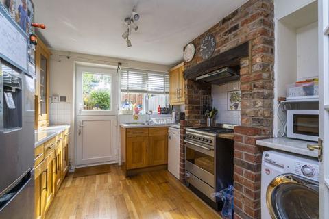 2 bedroom cottage for sale, Dunstable Road, Studham