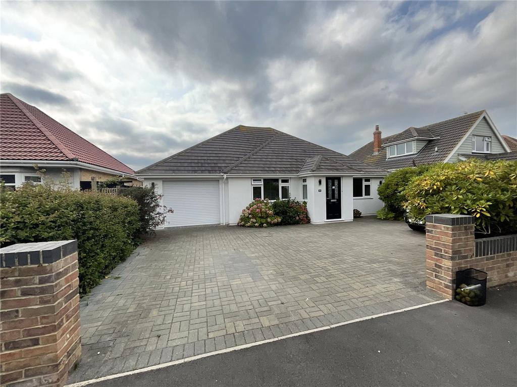 Fairfield Road, Barton on Sea, New Milton, Hampshire, BH25 3 bed