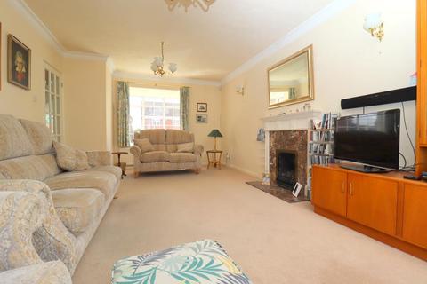 17 Binham Close, Luton, LU2 7AR