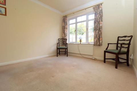 17 Binham Close, Luton, LU2 7AR