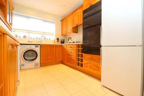 17 Binham Close, Luton, LU2 7AR