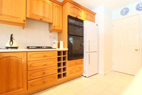 17 Binham Close, Luton, LU2 7AR