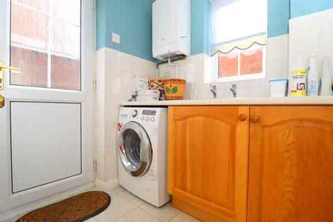 17 Binham Close, Luton, LU2 7AR