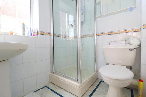 17 Binham Close, Luton, LU2 7AR