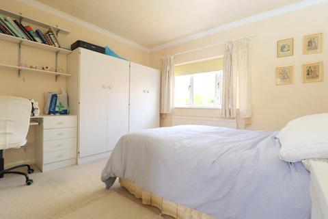 17 Binham Close, Luton, LU2 7AR