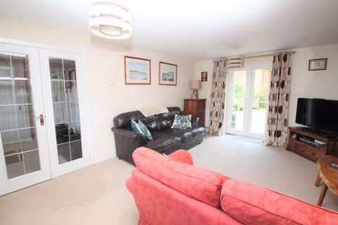 18 Campbell Road, Hawkinge, Folkestone, CT18 7TL