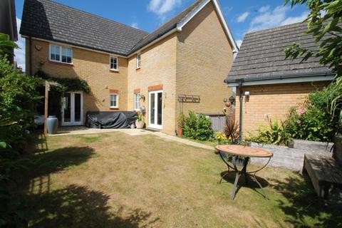 18 Campbell Road, Hawkinge, Folkestone, CT18 7TL