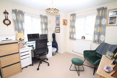 18 Campbell Road, Hawkinge, Folkestone, CT18 7TL