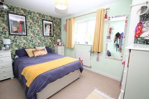 18 Campbell Road, Hawkinge, Folkestone, CT18 7TL