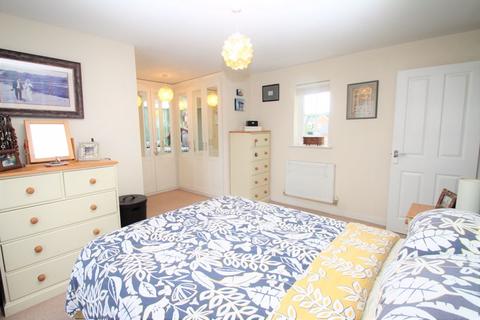18 Campbell Road, Hawkinge, Folkestone, CT18 7TL