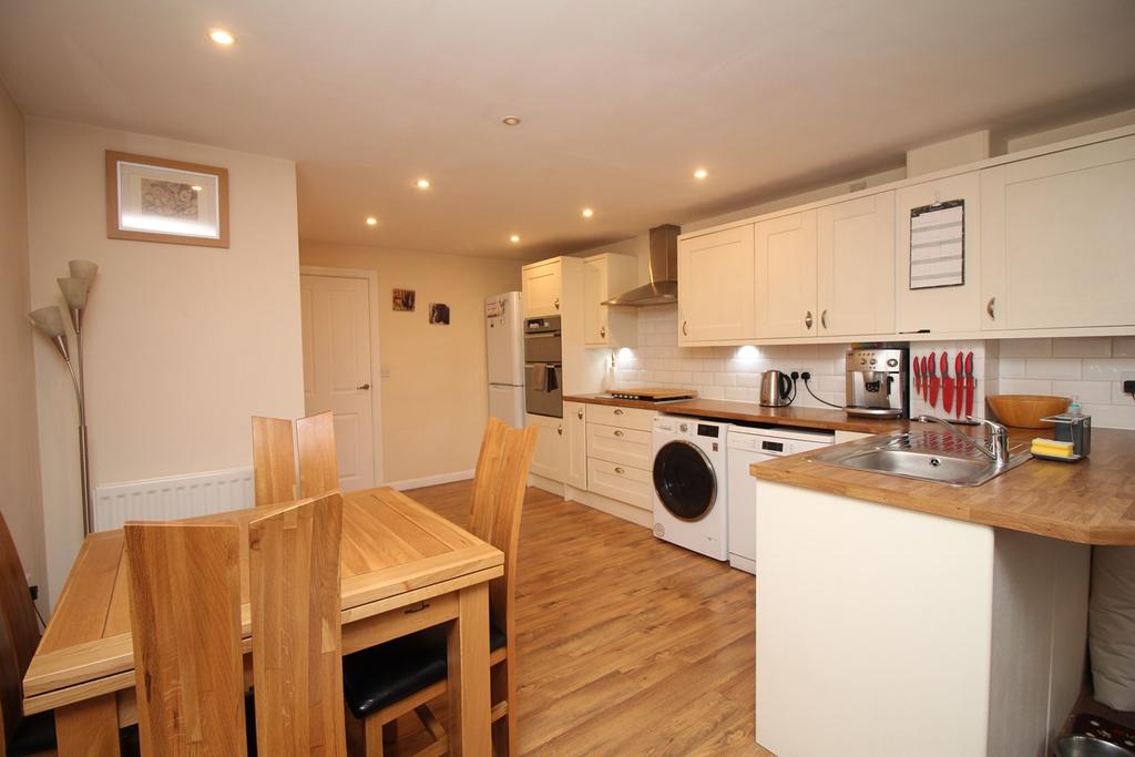 Hornbeam Way, KirkbyinAshfield, Nottingham, NG17 3 bed terraced house