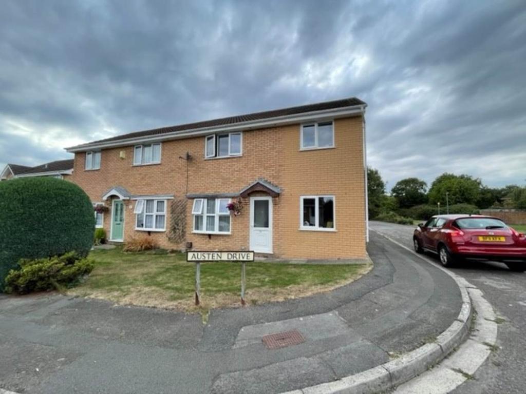 Austen Drive, North Worle, WestonsuperMare 3 bed house £1,050 pcm