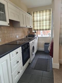 2 bedroom terraced house to rent, James Street, Leek