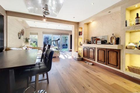 15 Allingham Close, London, W7 1NA