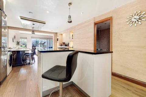 15 Allingham Close, London, W7 1NA