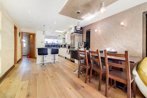15 Allingham Close, London, W7 1NA