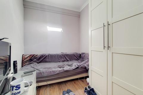 15 Allingham Close, London, W7 1NA