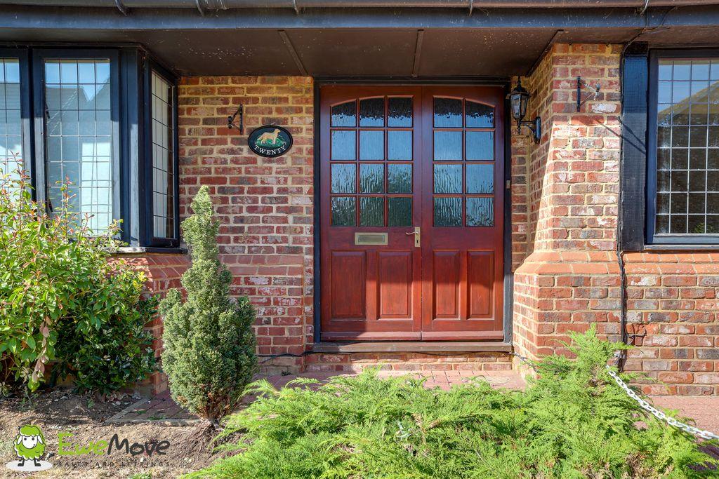 Milburn Close, Luton LU3 4EH 4 bed detached house for sale £700,000