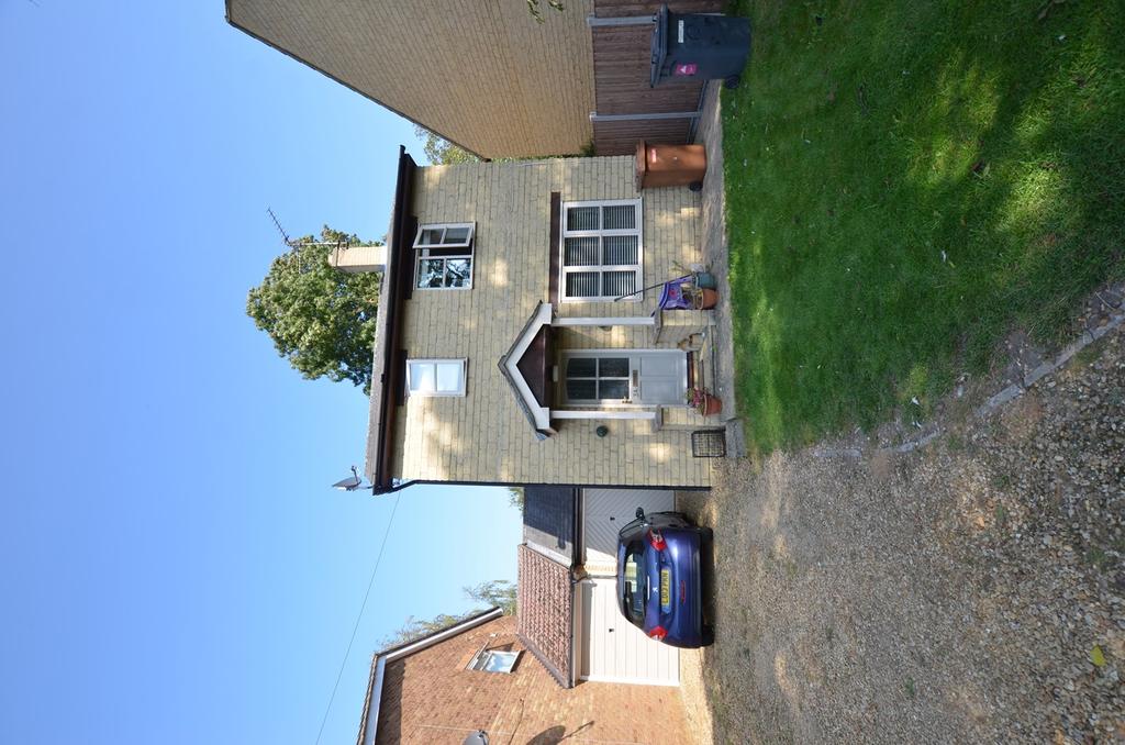 Church Hill, Castor, Peterborough, PE5 3 bed link detached house £995 pcm (£230 pw)