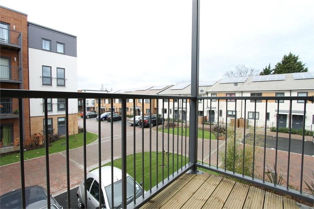 84 Fairthorn Road, Charlton, London, SE7 1 bed apartment £1,400 pcm (£323 pw)