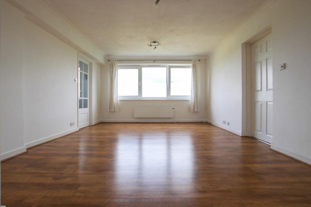 Clarendon Road, Wallington, SM6 2 bed flat £1,300 pcm (£300 pw)