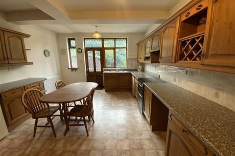 88 Clifton Crescent, Sheffield, S9 4BE