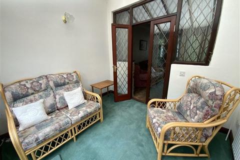 88 Clifton Crescent, Sheffield, S9 4BE