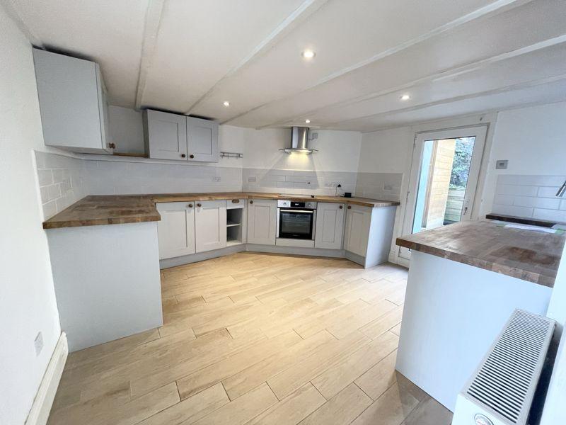 West Street, Tavistock 3 bed character property £995 pcm (£230 pw)