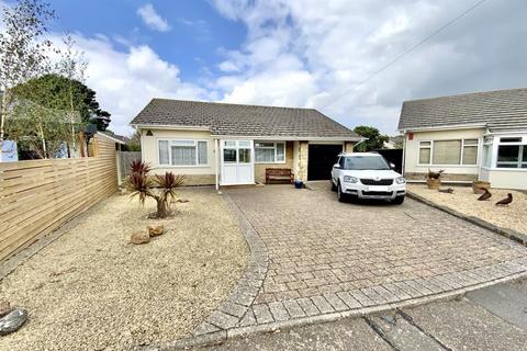 2 bedroom detached bungalow for sale - Roscrea Close, Wick, Bournemouth