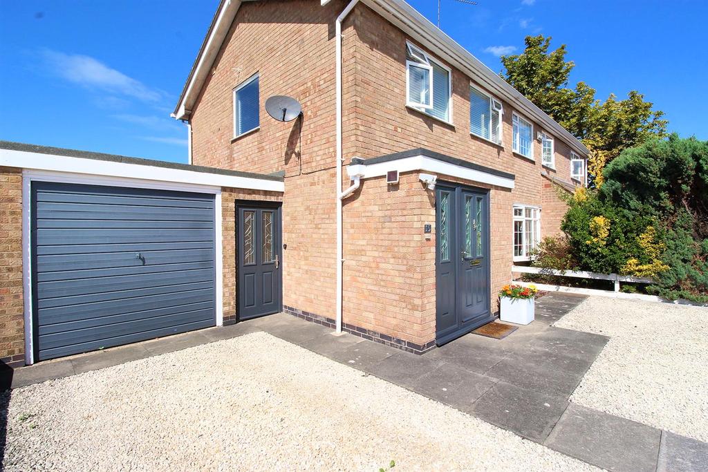 Pine Drive, Syston 3 bed semidetached house for sale £310,000