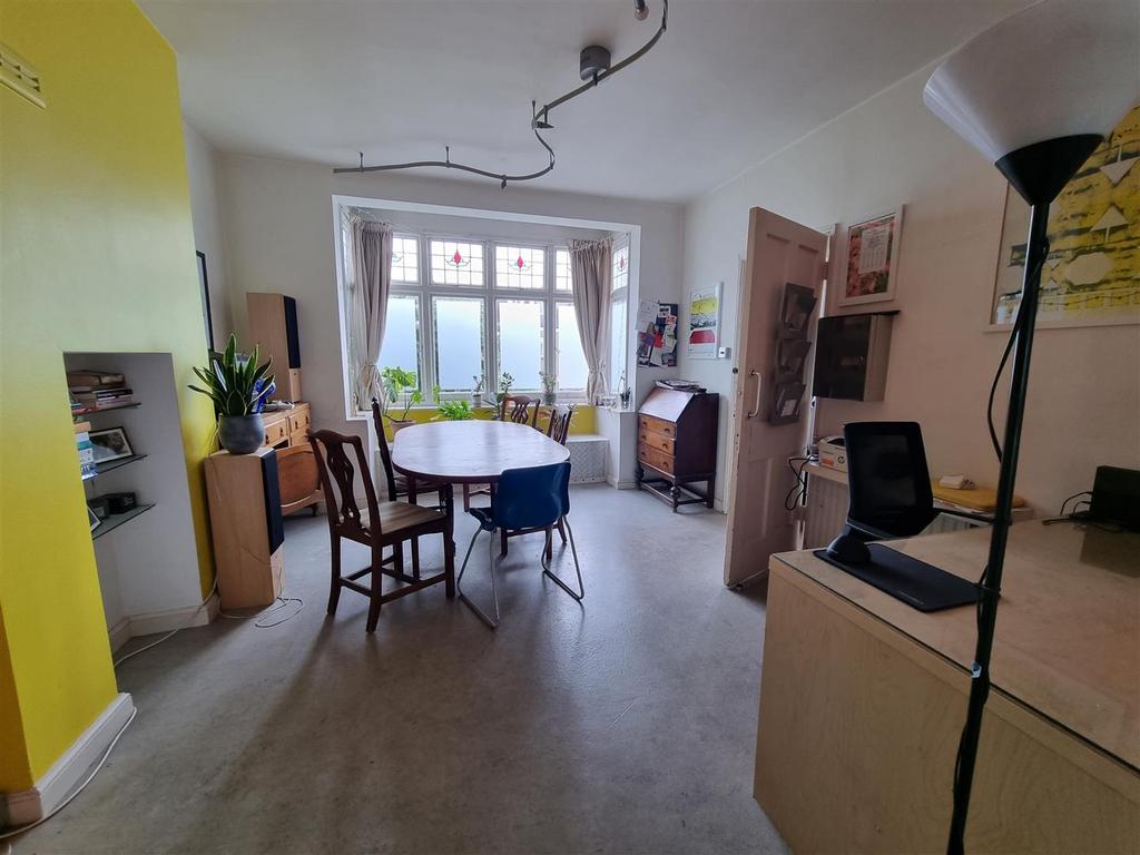 259 Southcrort Road Dining room 2.jpg