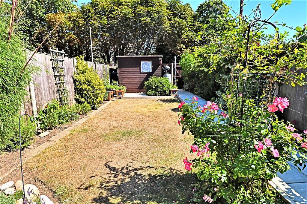 Wilson Road, Pakefield, LOWESTOFT 3 bed terraced house £230,000