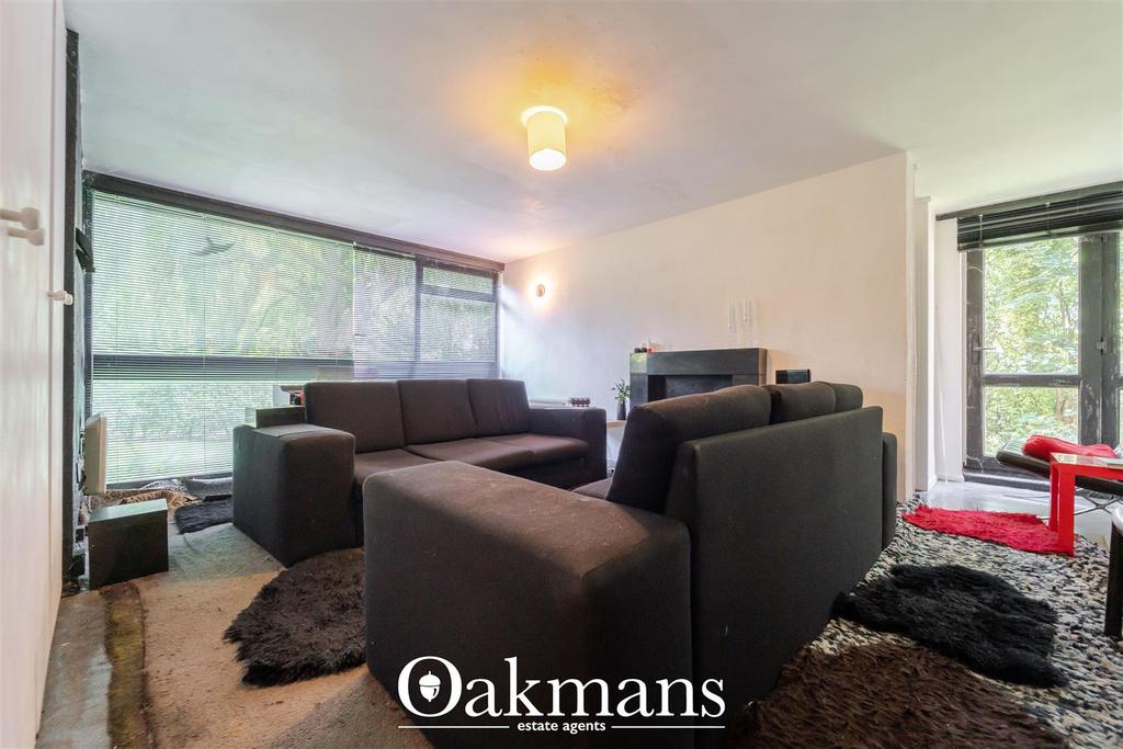 Brandhall Court, Wolverhampton Road, Oldbury 2 bed flat £100,000