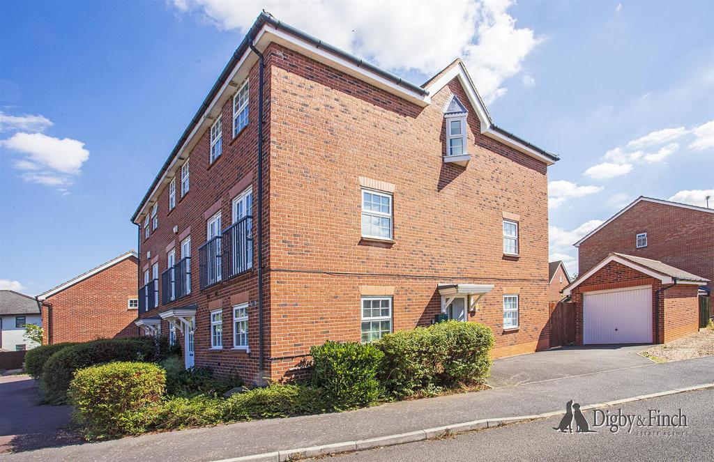 Hunt Close, RadcliffeOnTrent, Nottinghamshire 3 bed house £325,000