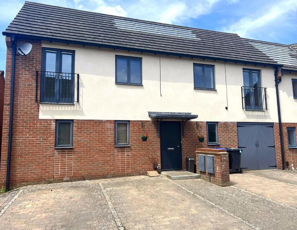 Barring Street, Upton, Northampton, NN5 2 bed for sale £