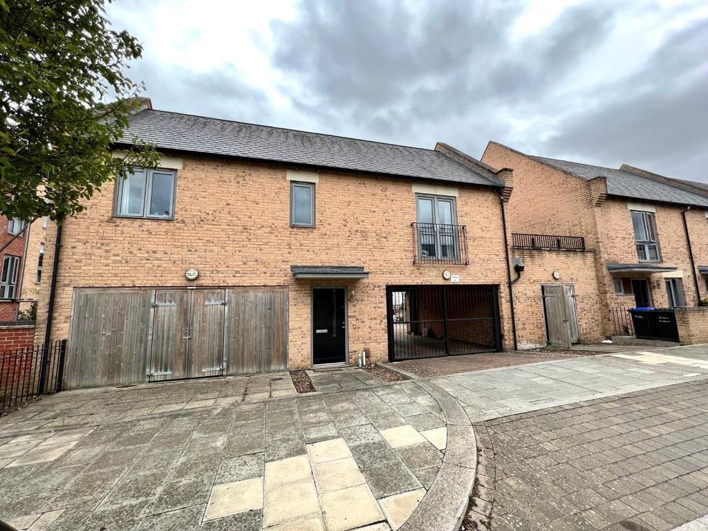 Clover Street, Upton, Northampton, NN5 2 bed coach house for sale £