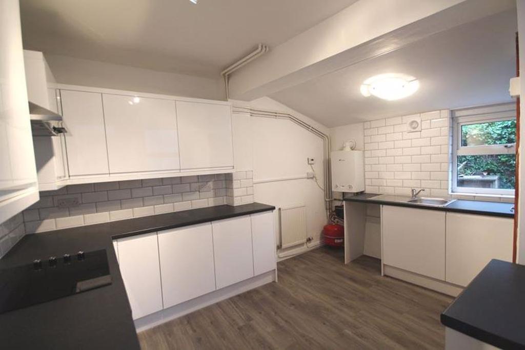 1 Bed Flat £700pcm inc Gas & Water!! 1 bed flat £700 pcm (£162 pw)
