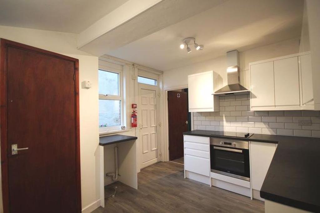 1 Bed Flat £700pcm inc Gas & Water!! 1 bed flat £700 pcm (£162 pw)