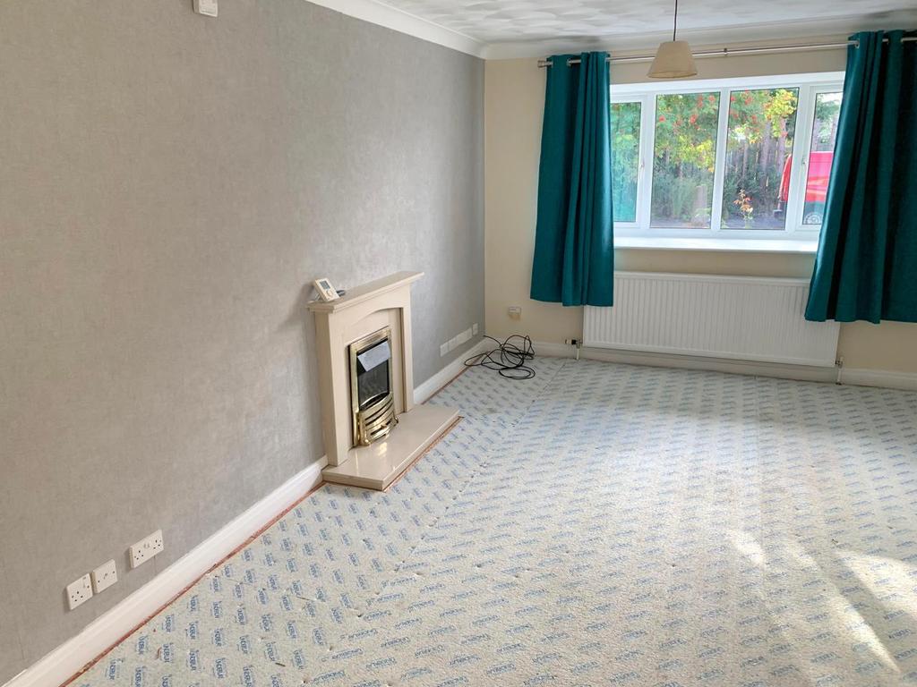 Fitzjohn Close, Malton 2 bed semidetached house £650 pcm (£150 pw)